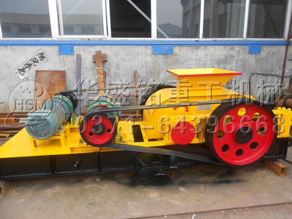 610x400對(duì)輥破碎機(jī)發(fā)貨現(xiàn)場.jpg