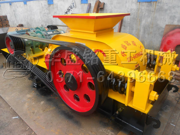 610x400對(duì)輥破碎機(jī)發(fā)貨現(xiàn)場2.jpg