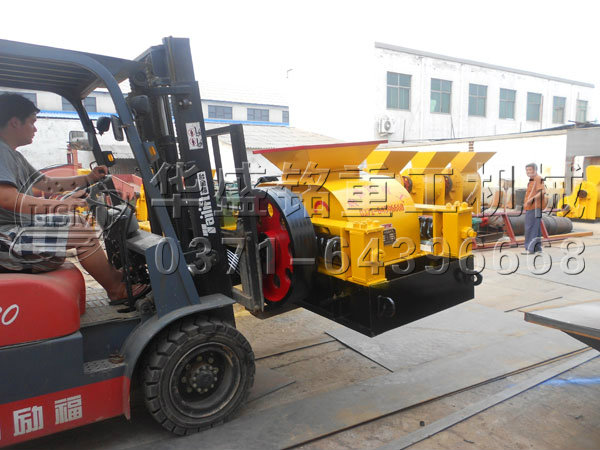 610x400對(duì)輥破碎機(jī)發(fā)貨現(xiàn)場3.jpg