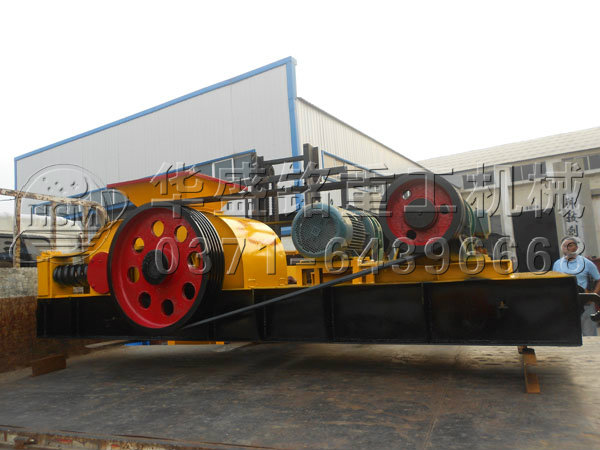 610x400對(duì)輥破碎機(jī)發(fā)貨現(xiàn)場4.jpg