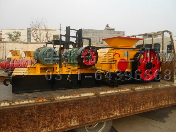 610x400對(duì)輥破碎機(jī)發(fā)貨現(xiàn)場5.jpg